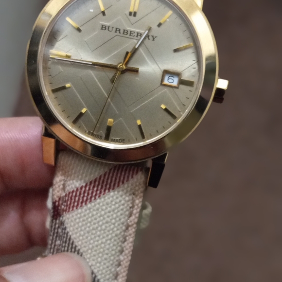 PRE-OWNED BURBERRY UNISEX 38MM CLASSIC CHECKED SWISS MADE QUARTZ WATCH BU9026 - Picture 3 of 11